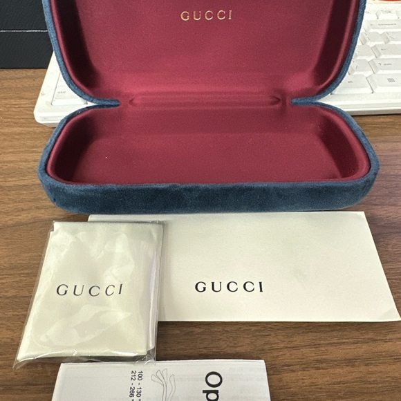 Gucci Sunglasses Blue Velvet Hard Clamshell Case<<5>> - Picture 2 of 4